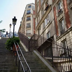 Appartement Duplex De Charme Au Coeur De Montmartre, Paris